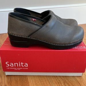 Sanita clogs